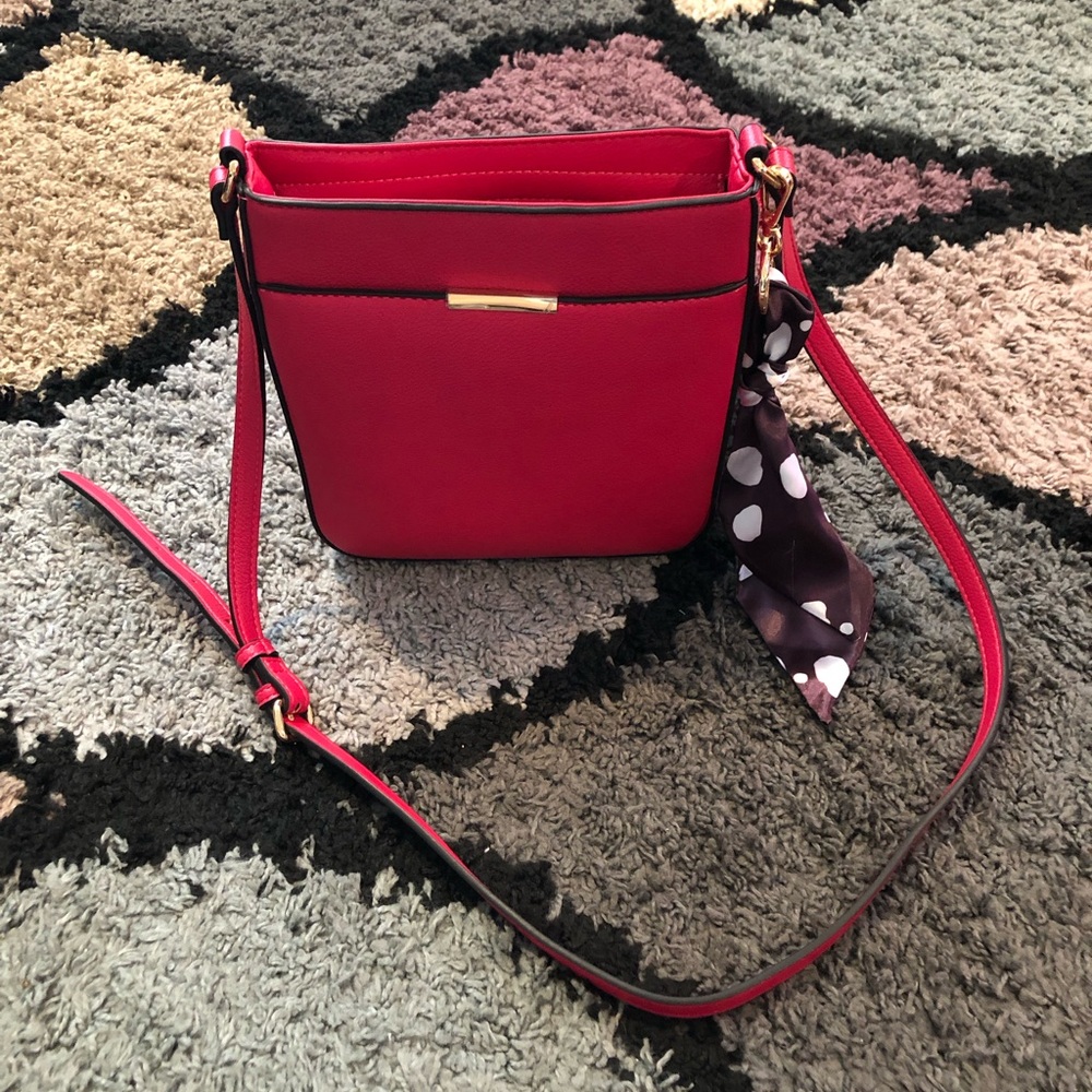 41 Hawthorn. Pink Purse.
